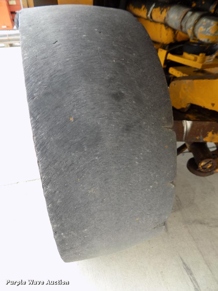 image for item DA0693 Caterpillar V60B forklift