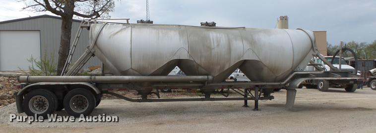 image for item DA2660 2006 Heil dry bulk tank trailer