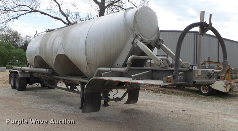 image for item DA2660 2006 Heil dry bulk tank trailer