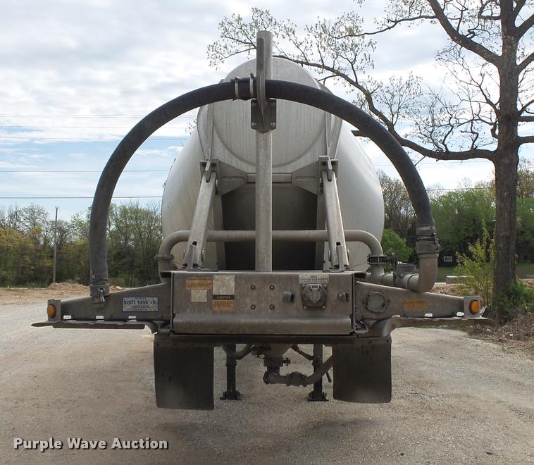 image for item DA2660 2006 Heil dry bulk tank trailer