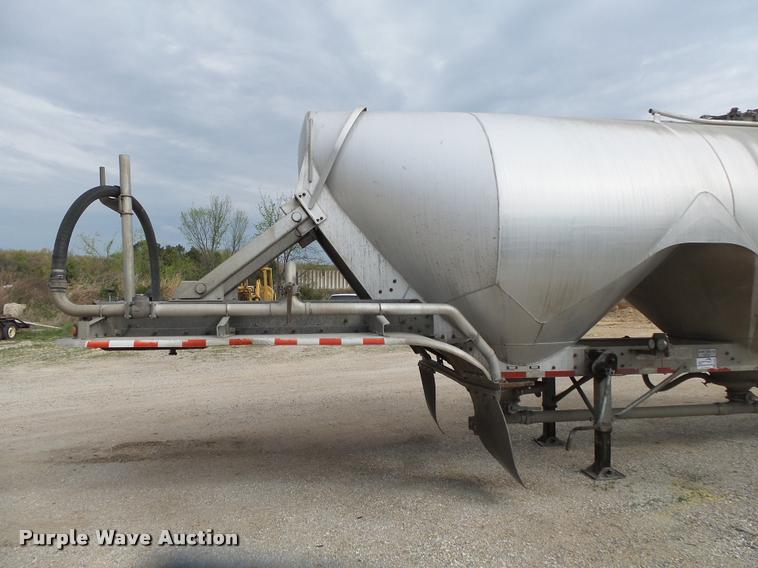 image for item DA2660 2006 Heil dry bulk tank trailer