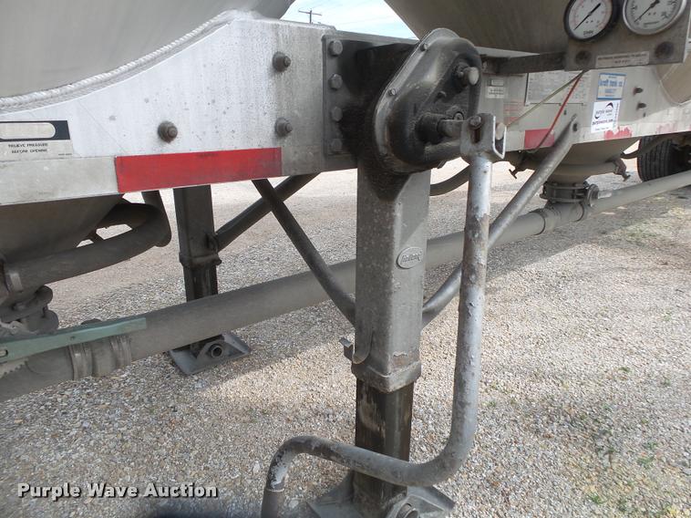 image for item DA2660 2006 Heil dry bulk tank trailer