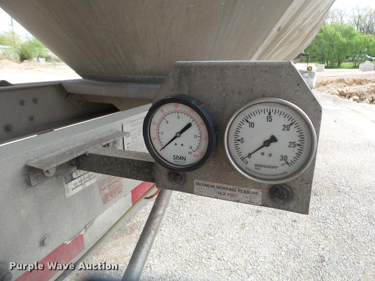 image for item DA2660 2006 Heil dry bulk tank trailer