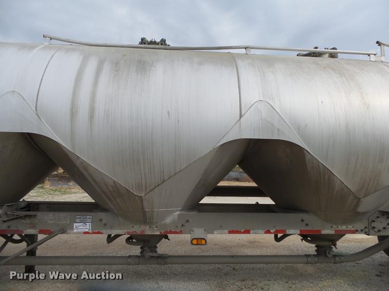 image for item DA2660 2006 Heil dry bulk tank trailer