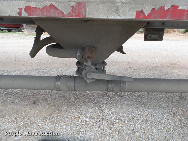 image for item DA2660 2006 Heil dry bulk tank trailer