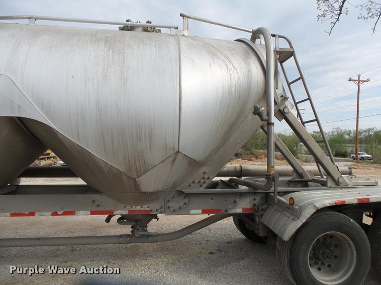 image for item DA2660 2006 Heil dry bulk tank trailer