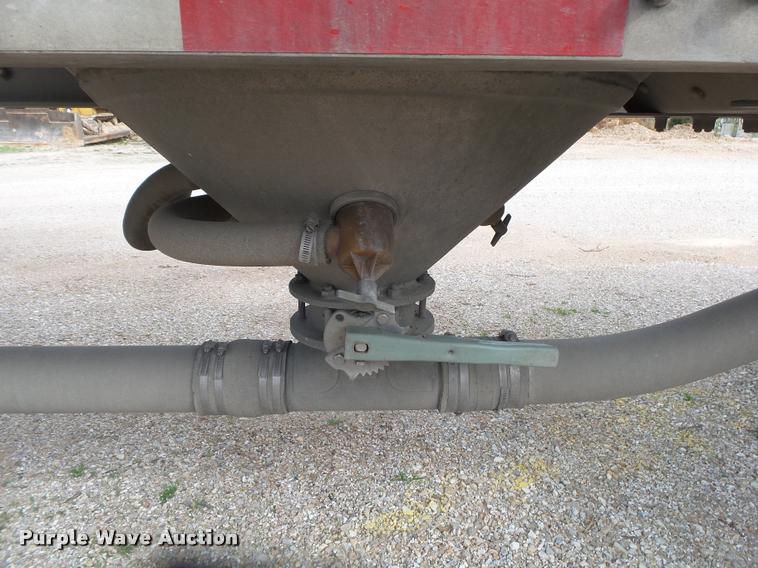 image for item DA2660 2006 Heil dry bulk tank trailer