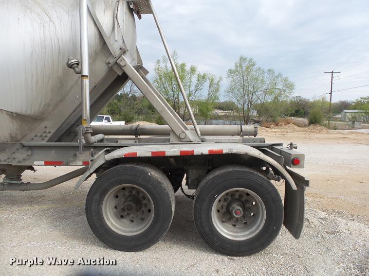 image for item DA2660 2006 Heil dry bulk tank trailer