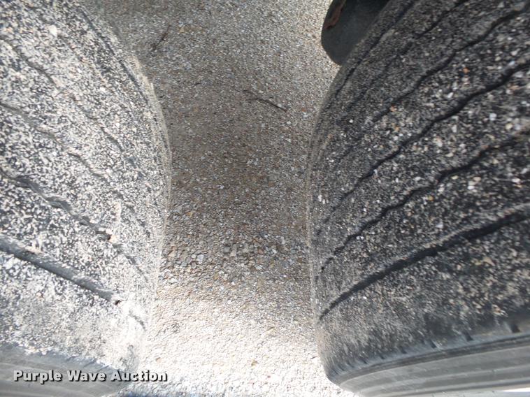 image for item DA2660 2006 Heil dry bulk tank trailer