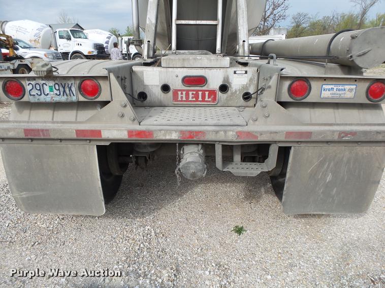image for item DA2660 2006 Heil dry bulk tank trailer