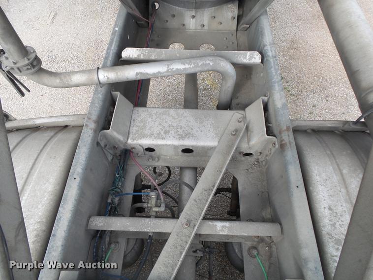 image for item DA2660 2006 Heil dry bulk tank trailer