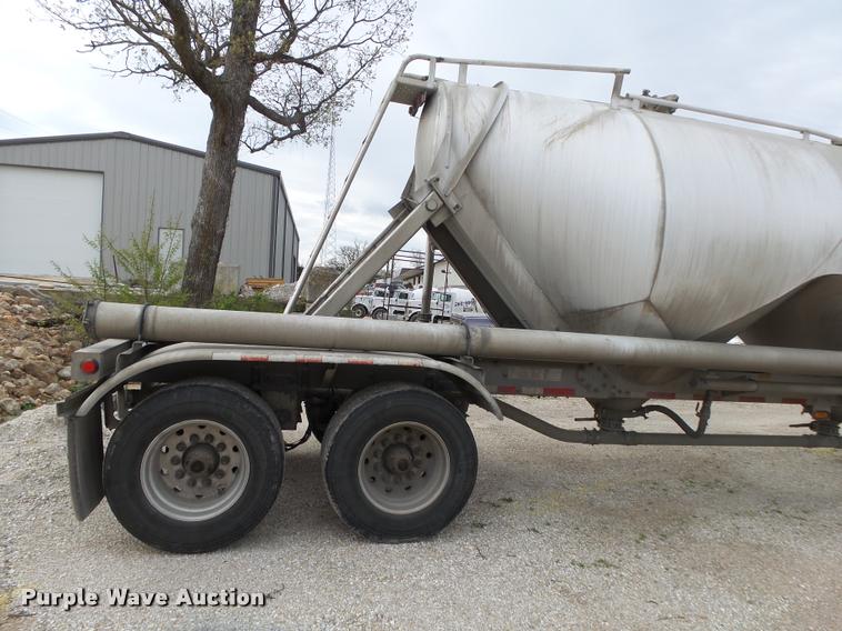 image for item DA2660 2006 Heil dry bulk tank trailer