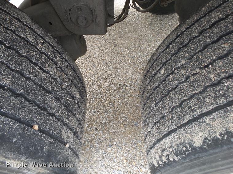 image for item DA2660 2006 Heil dry bulk tank trailer