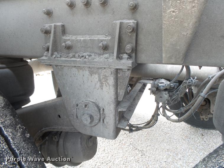 image for item DA2660 2006 Heil dry bulk tank trailer