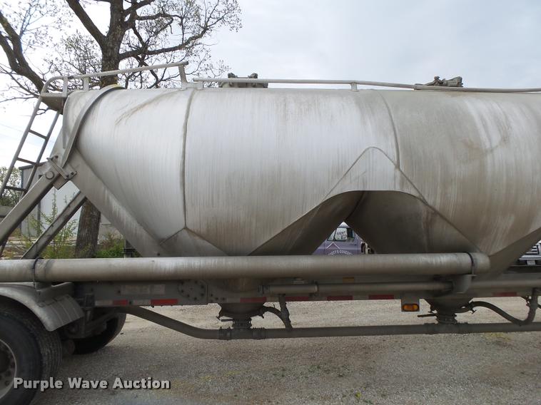 image for item DA2660 2006 Heil dry bulk tank trailer