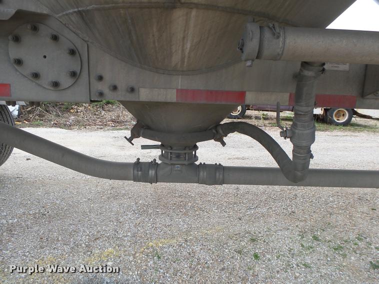 image for item DA2660 2006 Heil dry bulk tank trailer