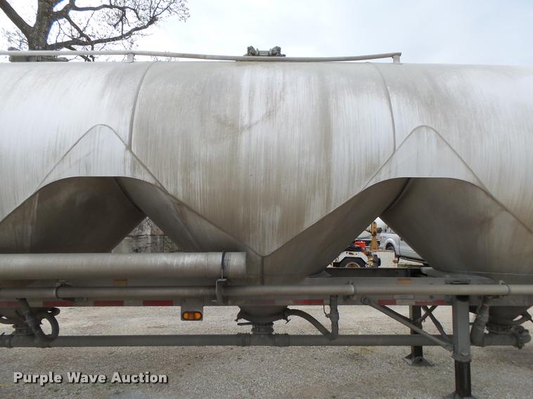 image for item DA2660 2006 Heil dry bulk tank trailer
