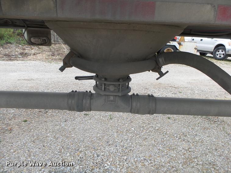 image for item DA2660 2006 Heil dry bulk tank trailer