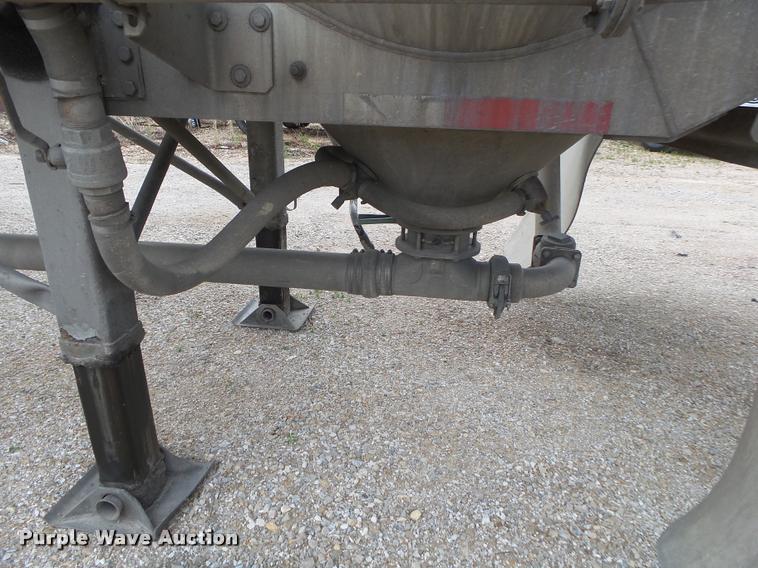 image for item DA2660 2006 Heil dry bulk tank trailer