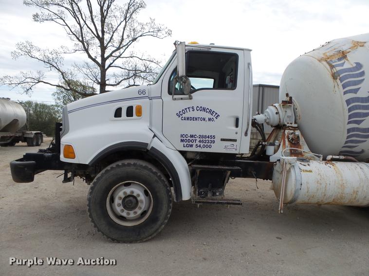 image for item DA2662 2004 Sterling LT8500 ready mix truck