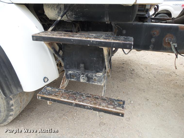 image for item DA2662 2004 Sterling LT8500 ready mix truck