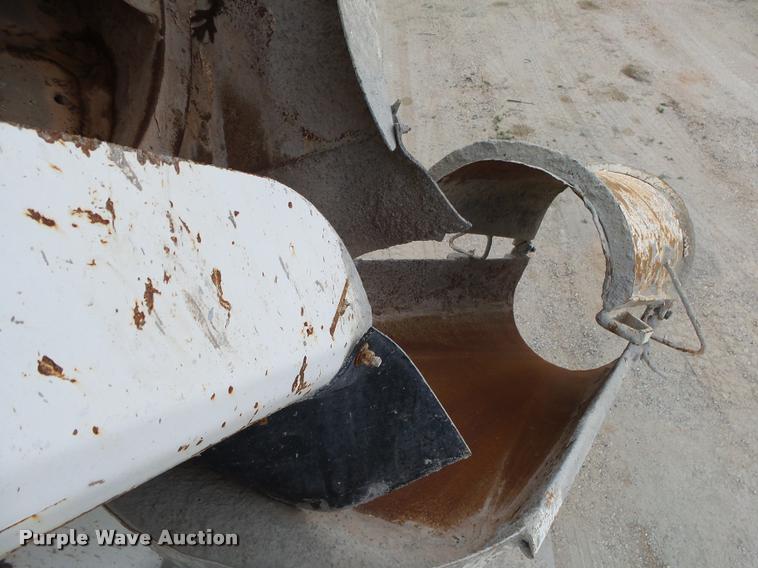 image for item DA2662 2004 Sterling LT8500 ready mix truck