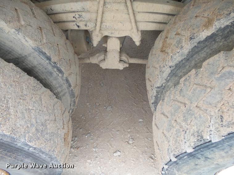 image for item DA2662 2004 Sterling LT8500 ready mix truck