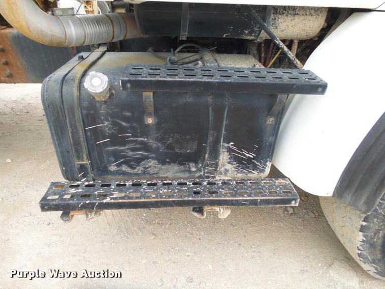 image for item DA2662 2004 Sterling LT8500 ready mix truck