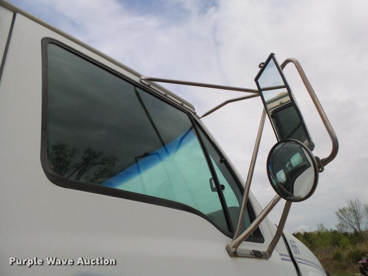 image for item DA2662 2004 Sterling LT8500 ready mix truck