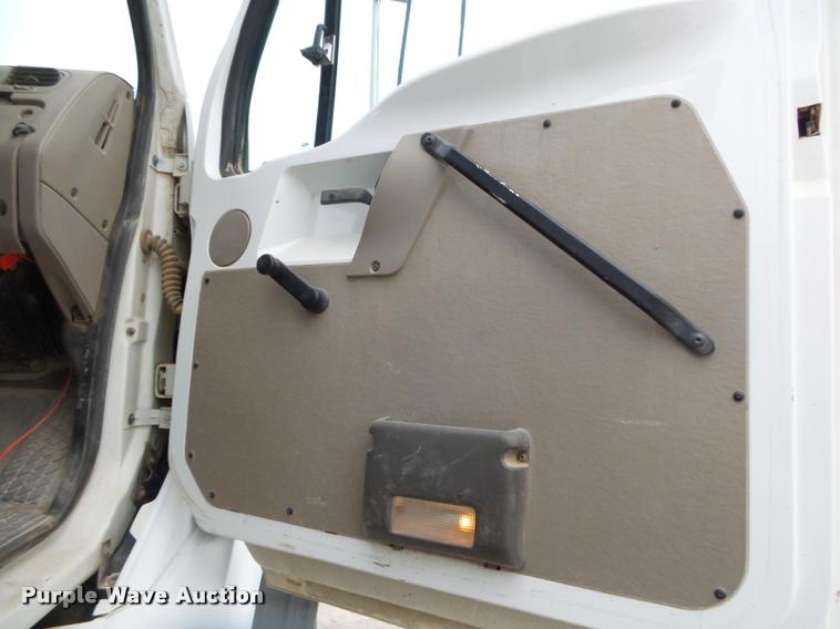 image for item DA2662 2004 Sterling LT8500 ready mix truck