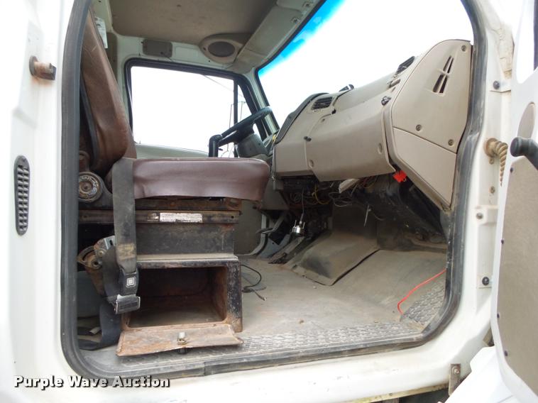 image for item DA2662 2004 Sterling LT8500 ready mix truck