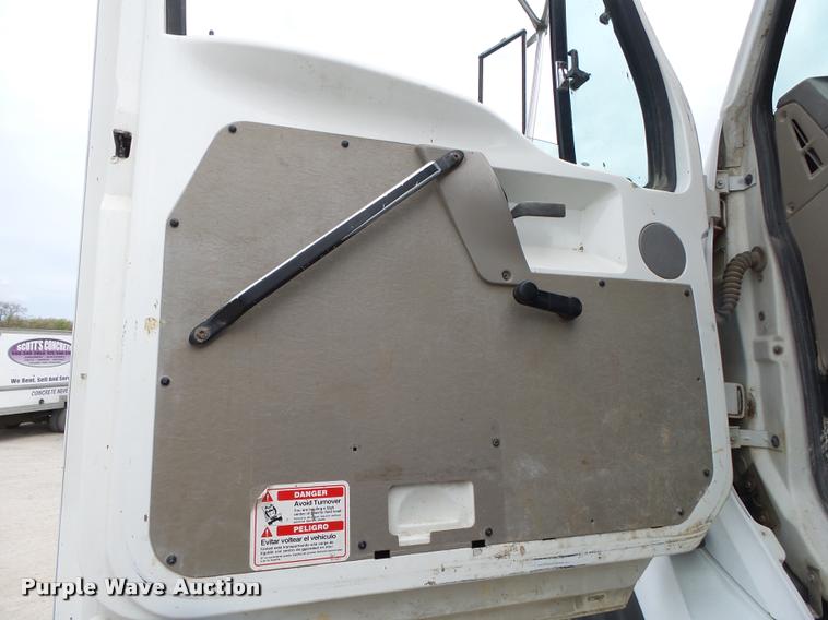 image for item DA2662 2004 Sterling LT8500 ready mix truck