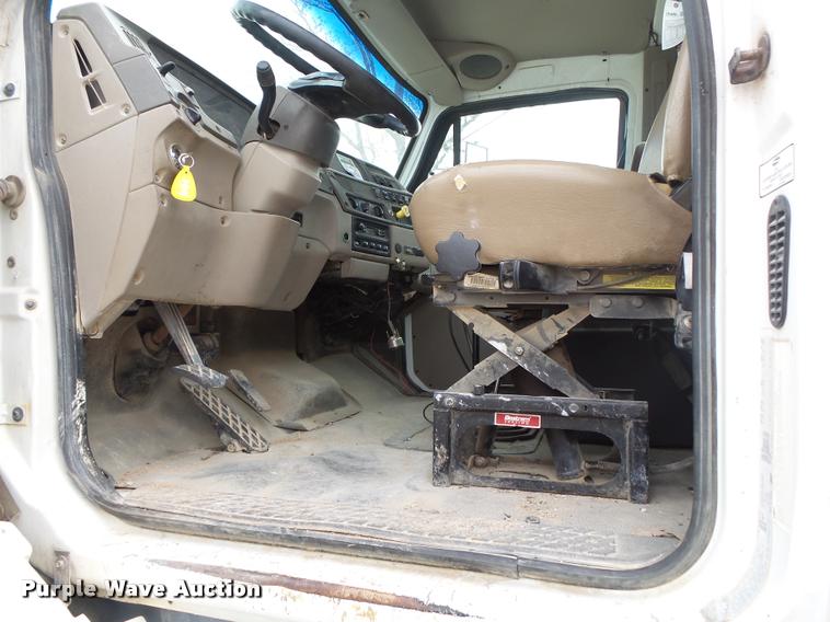 image for item DA2662 2004 Sterling LT8500 ready mix truck