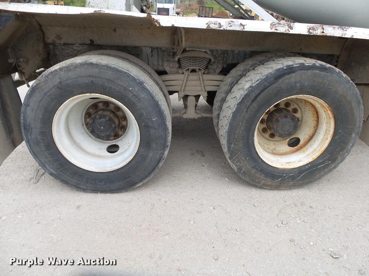 image for item DA2663 2004 Sterling LT8500 ready mix truck