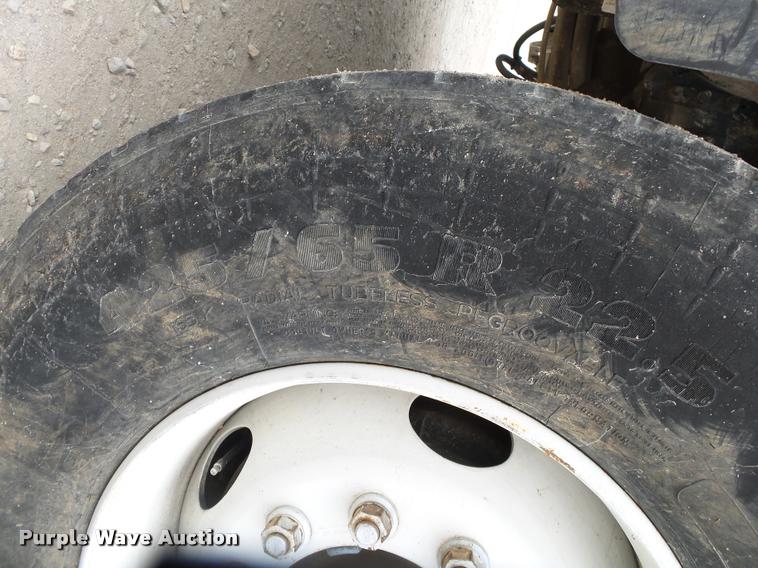 image for item DA2663 2004 Sterling LT8500 ready mix truck