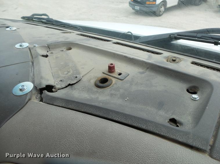 image for item DA2663 2004 Sterling LT8500 ready mix truck