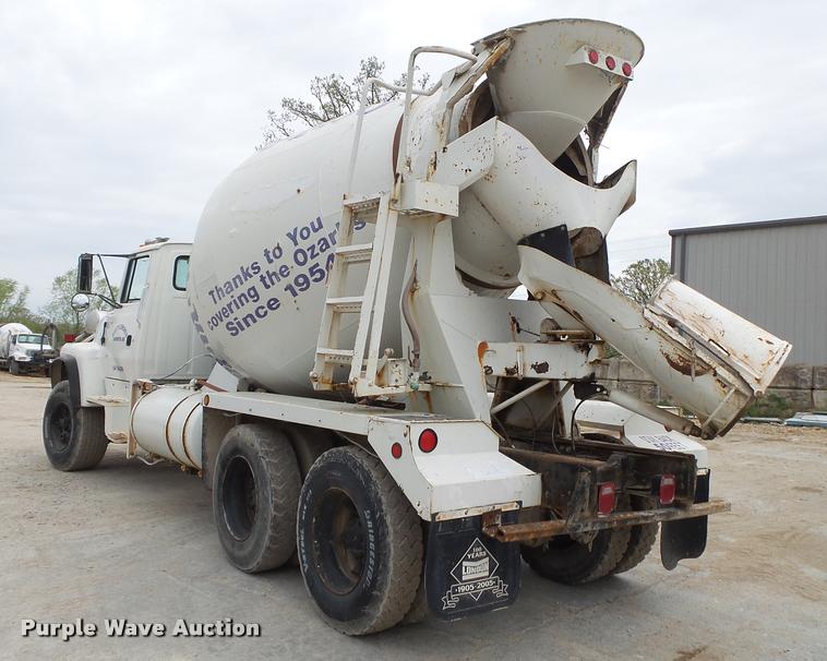 image for item DA2664 1997 Ford LT8000 ready mix truck