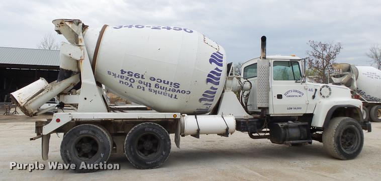 image for item DA2664 1997 Ford LT8000 ready mix truck