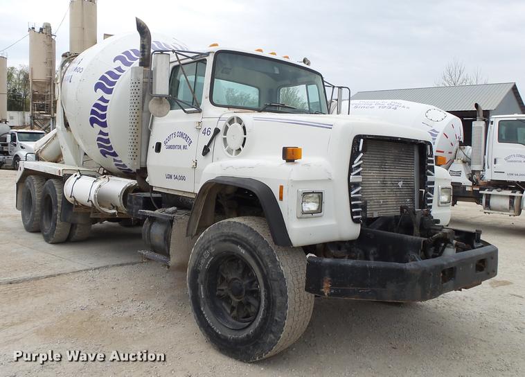 image for item DA2664 1997 Ford LT8000 ready mix truck