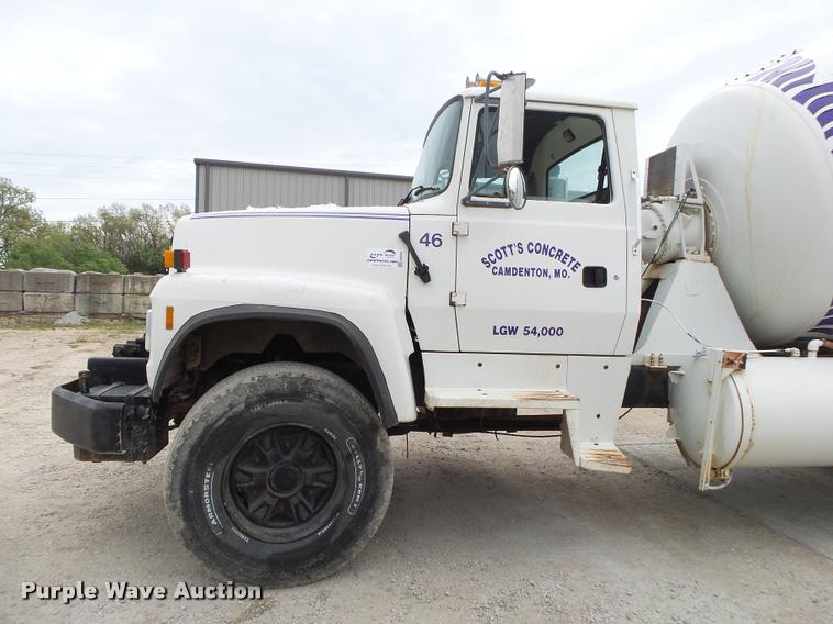 image for item DA2664 1997 Ford LT8000 ready mix truck