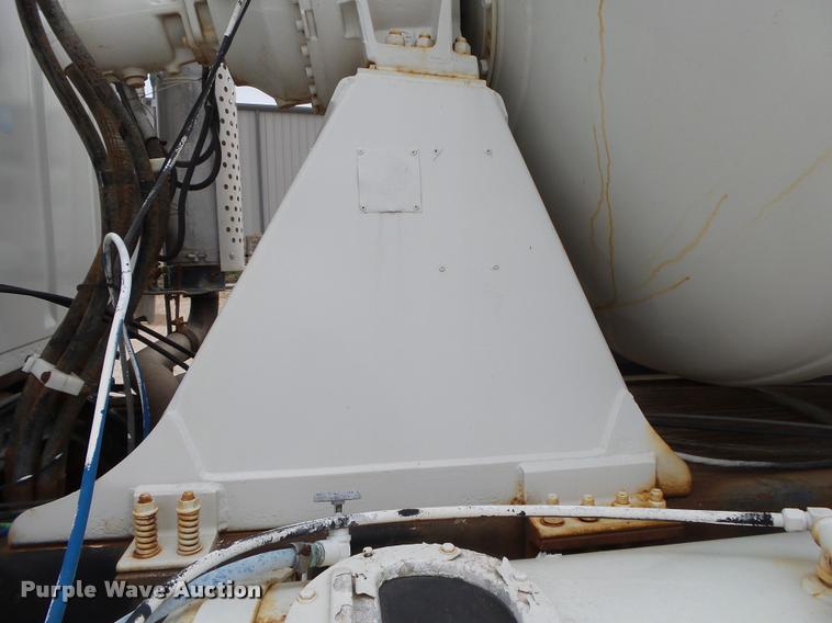 image for item DA2664 1997 Ford LT8000 ready mix truck