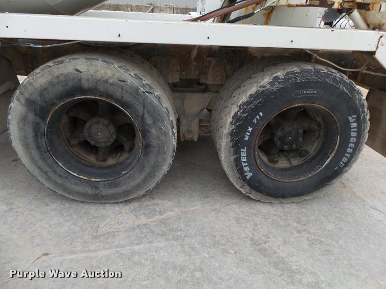 image for item DA2664 1997 Ford LT8000 ready mix truck