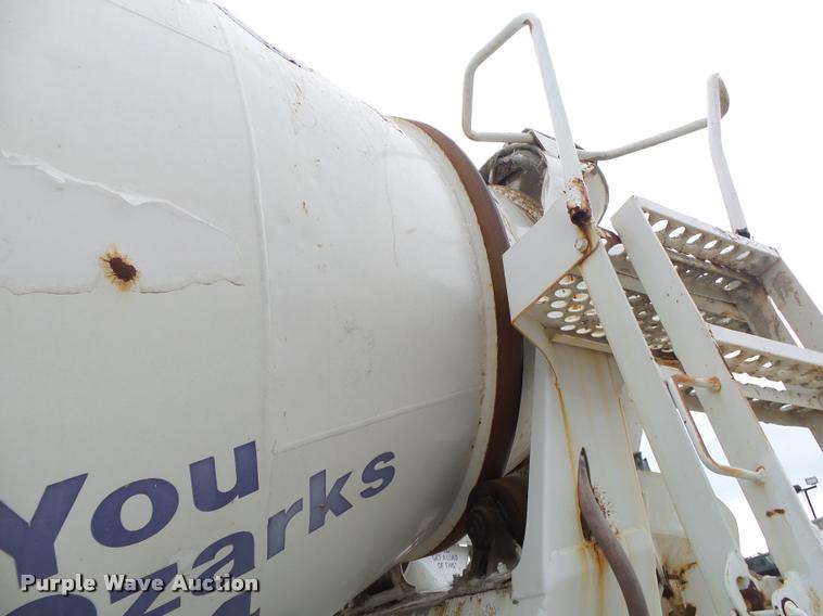 image for item DA2664 1997 Ford LT8000 ready mix truck