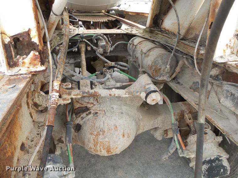 image for item DA2664 1997 Ford LT8000 ready mix truck