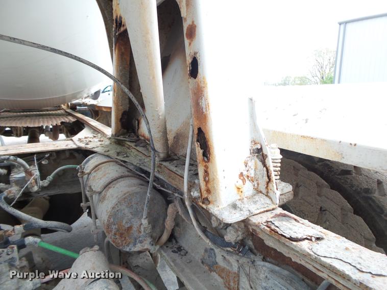 image for item DA2664 1997 Ford LT8000 ready mix truck