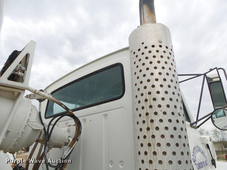 image for item DA2664 1997 Ford LT8000 ready mix truck