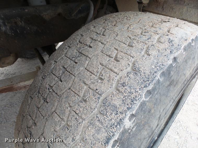 image for item DA2664 1997 Ford LT8000 ready mix truck