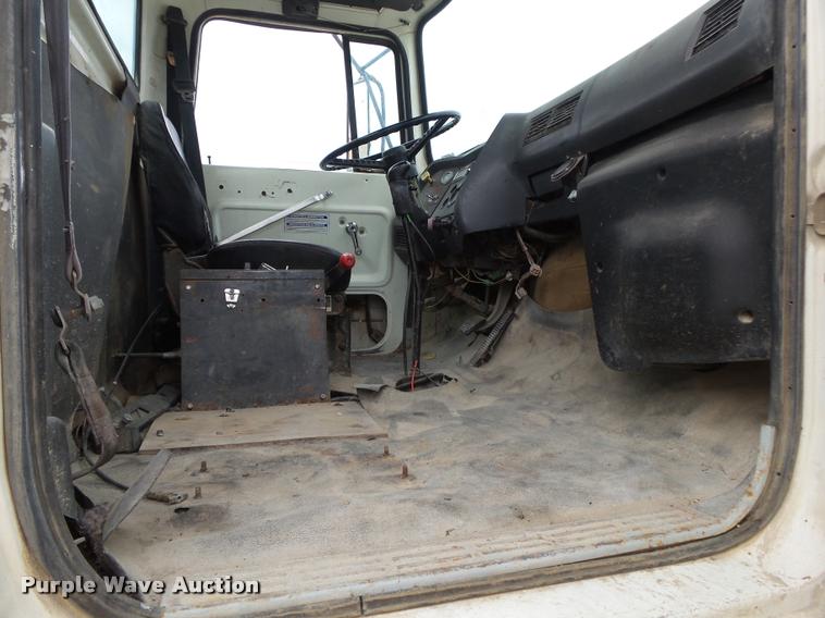 image for item DA2664 1997 Ford LT8000 ready mix truck
