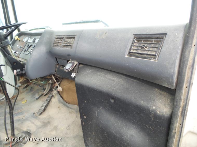 image for item DA2664 1997 Ford LT8000 ready mix truck