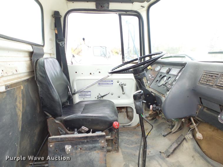 image for item DA2664 1997 Ford LT8000 ready mix truck